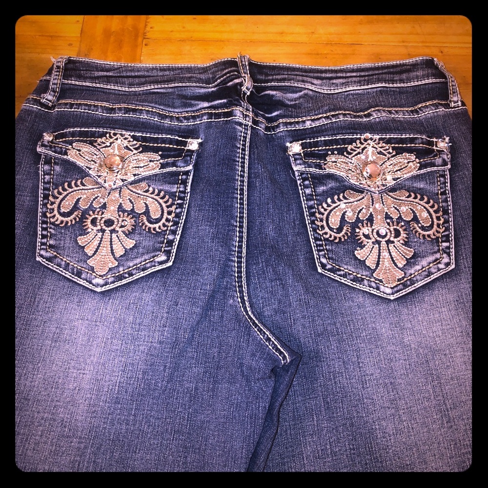 Apt 9 capris. 14. Embellished back pockets